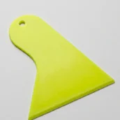 Plastikowa szpachelka - trójkątna